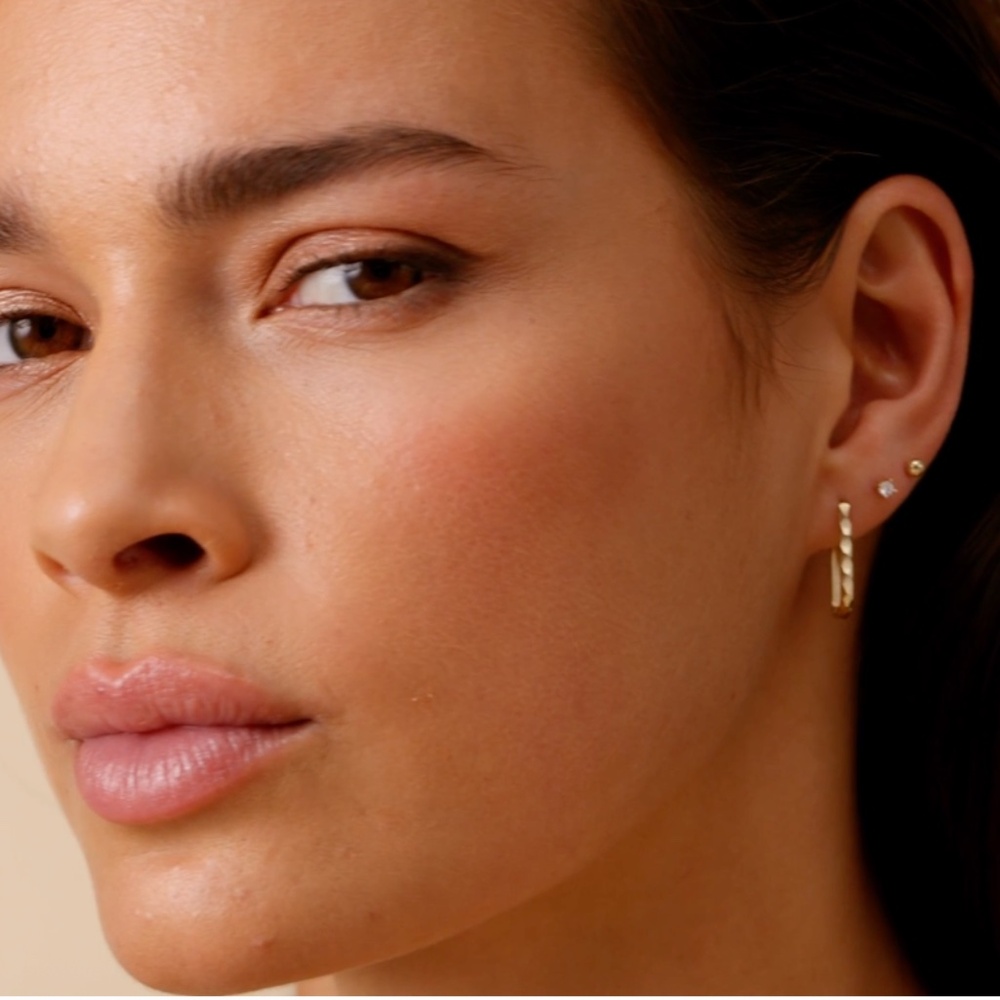 Tov Essentials Solid Gold Hammered U-Hoops - image 5